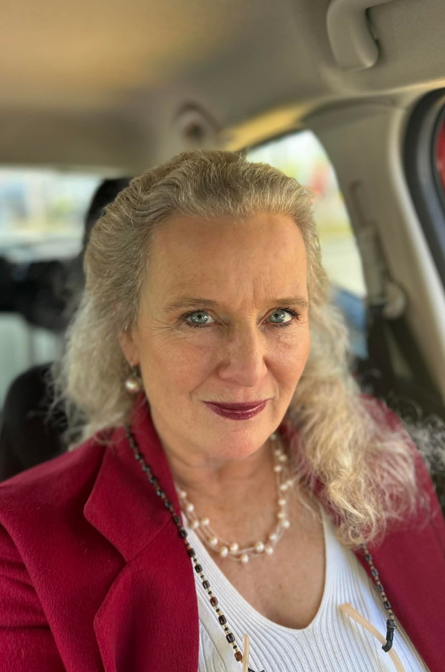 Lynnea, Executive Coach & Interfaith Minister, San Francisco US